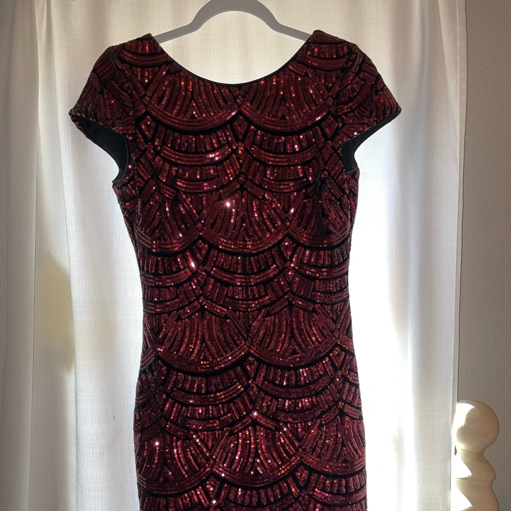 Beautiful cocktail dress from Nordstrom. Worn once. Excellent condition.